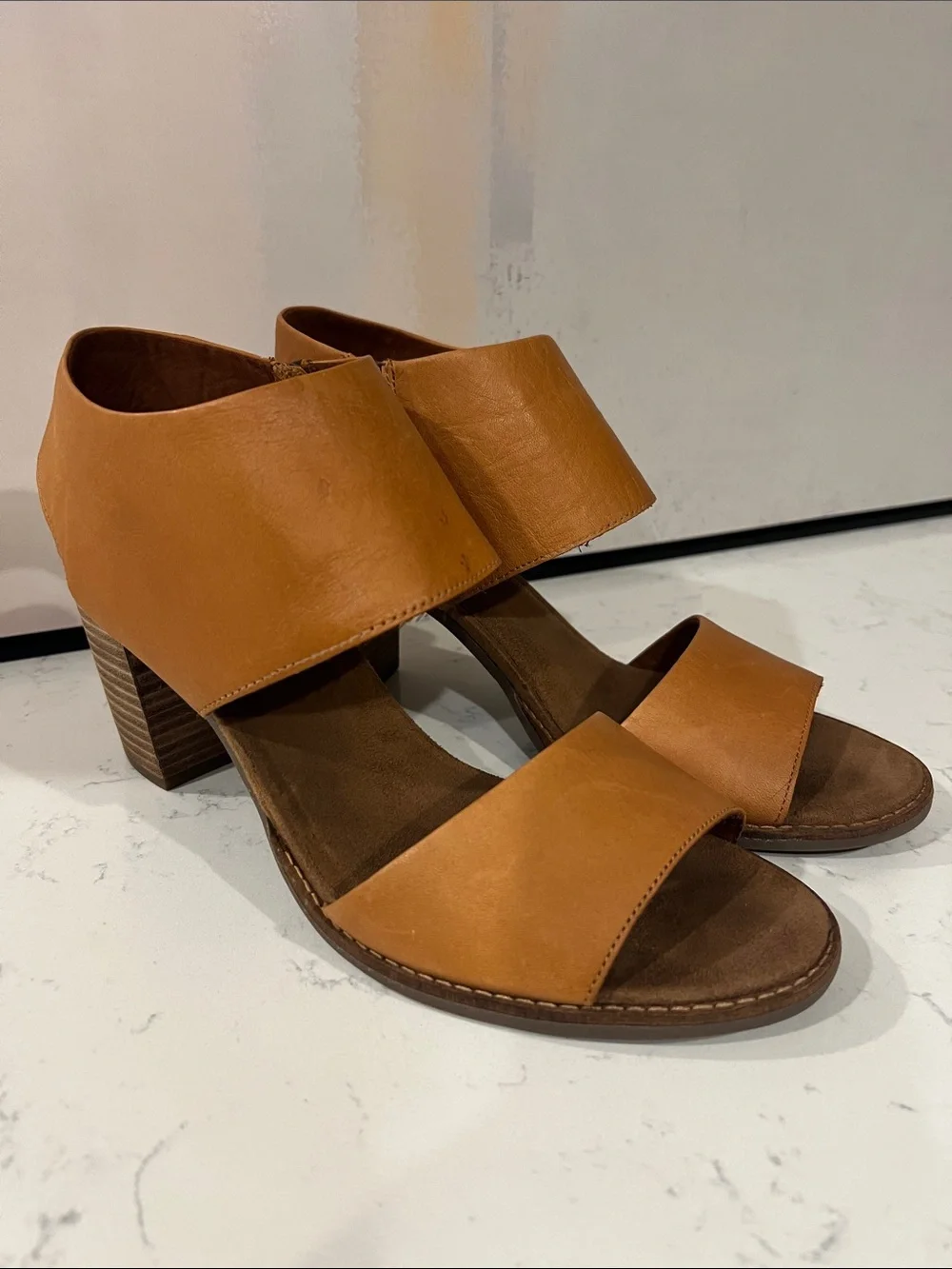 TOMS Majorca Cut-out Block Heel Sandals in tan leather with side zipper size 12